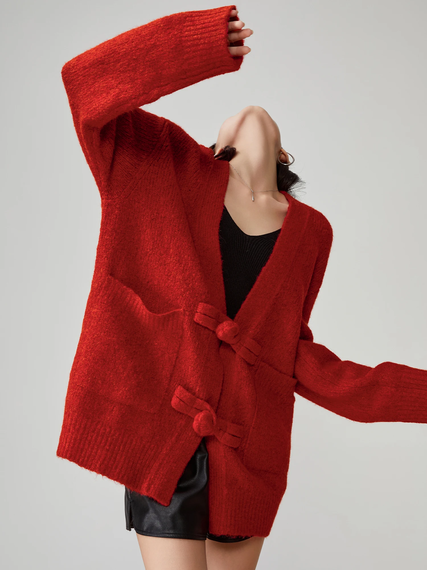 

Красный вязаный кардиган с V-образным вырезом для женщин, свободный крой, в стиле lazy, весенняя новинка, повседневный, модный, из полиэфирного волокна, с длинными рукавами