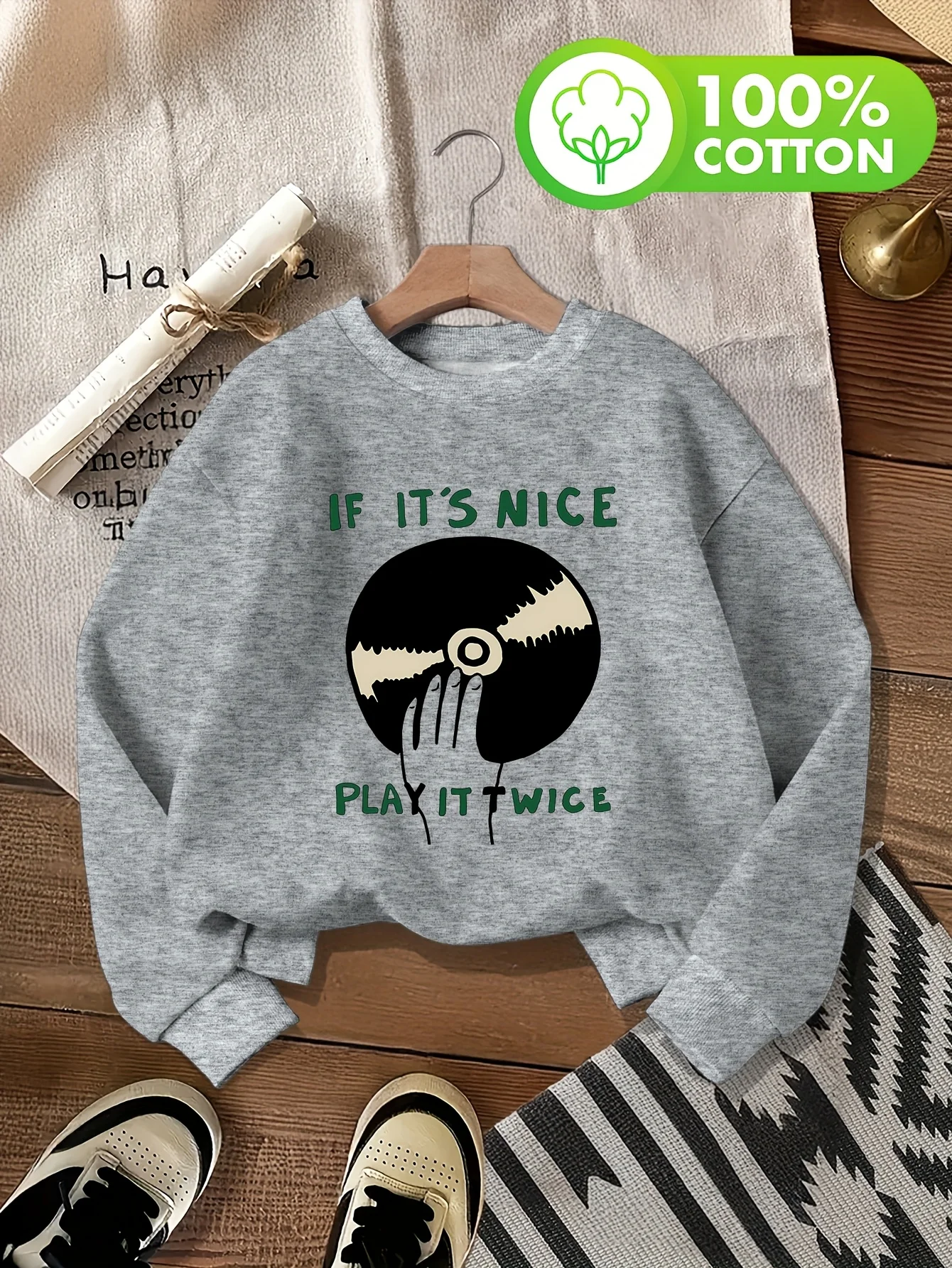 유머러스한 텍스트가 있는 타겟 로고 스웨트셔츠는 가을 겨울에 따뜻하고 편안하며 가을과 겨울 모두에 적합합니다.