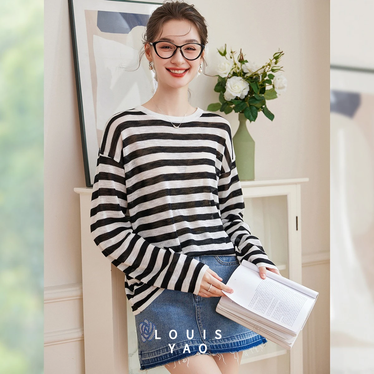 

LOUISYAO 2026 Весенне-осенний женский вязаный топ в полоску с круглым вырезом, слегка эластичный, с ажурными вставками и кружевными элементами, универсальный трикотаж