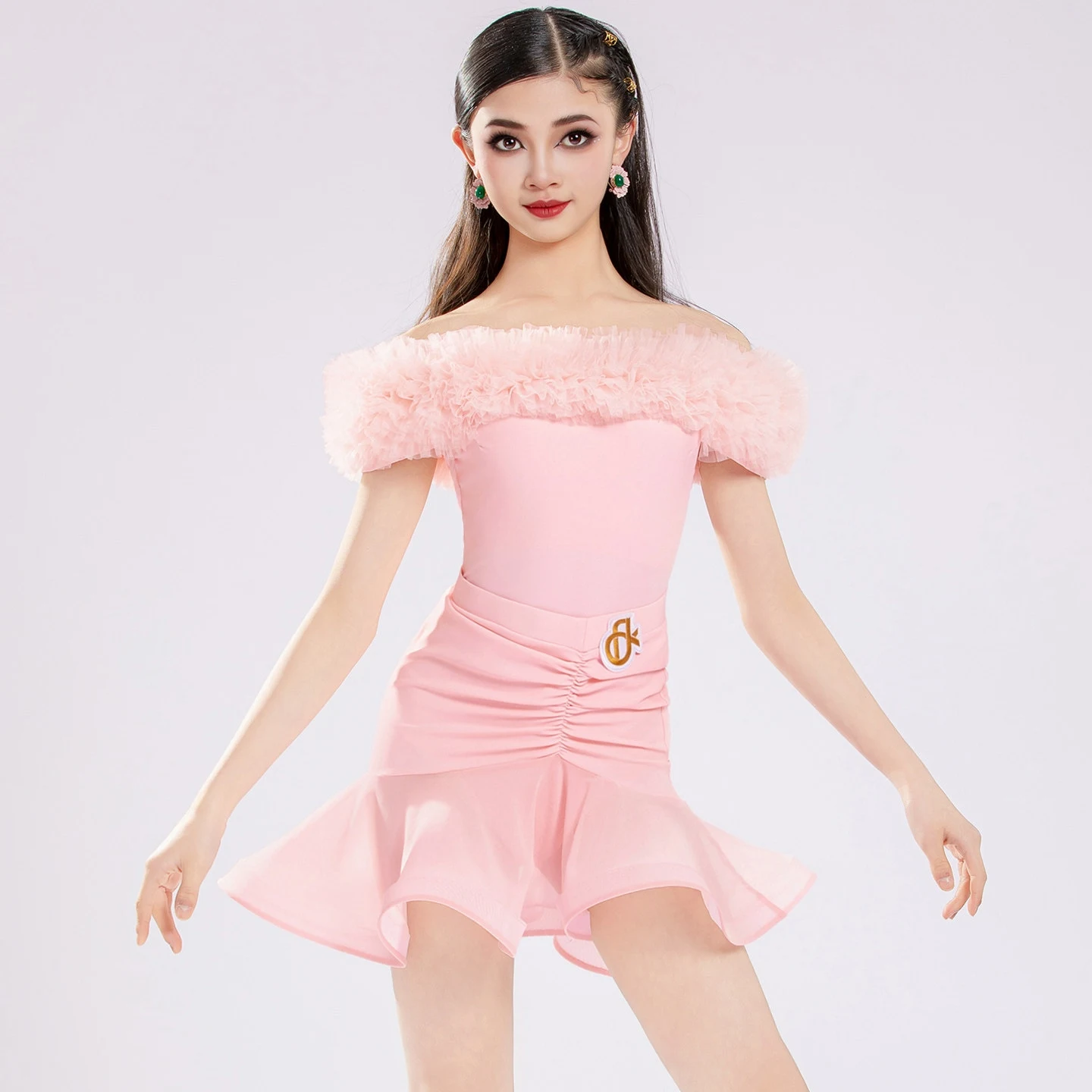 

Розовый костюм для латинских танцев для девочек, пышное платье с открытыми плечами, детский костюм для выступлений, одежда для соревнований по танцам ча-ча-румба DNV26538