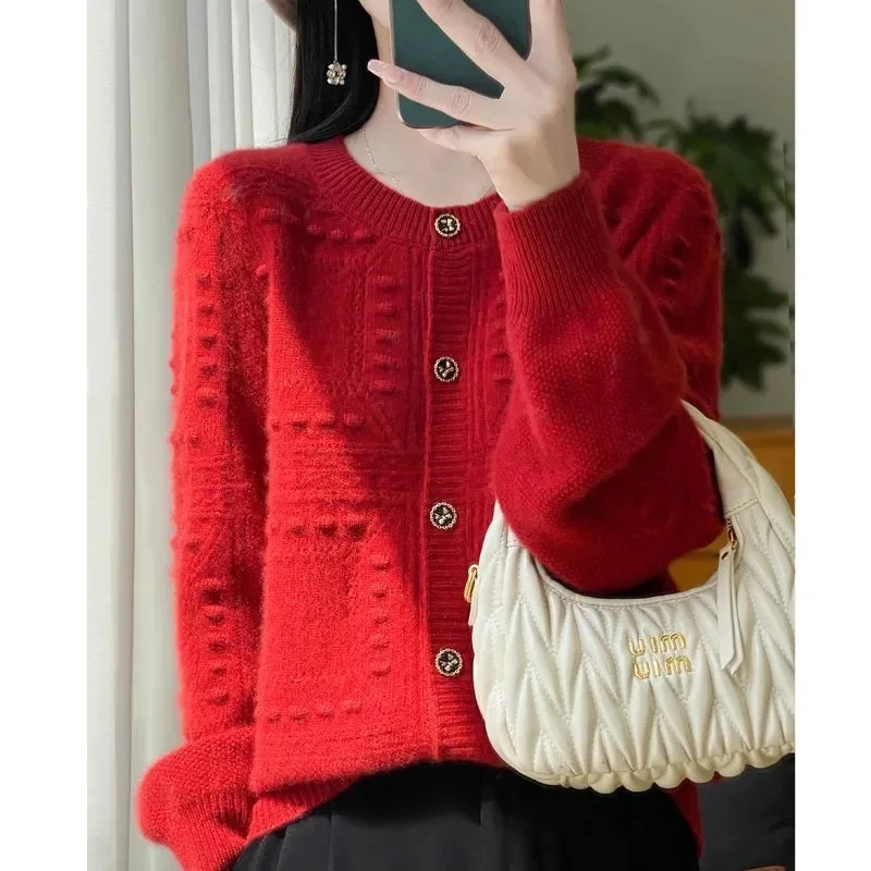 سترات نسائية 2025 قميص محبوك متين بصدر واحد سترة ربيع الخريف موضة كورية سترات برقبة دائرية ملابس خارجية متماسكة