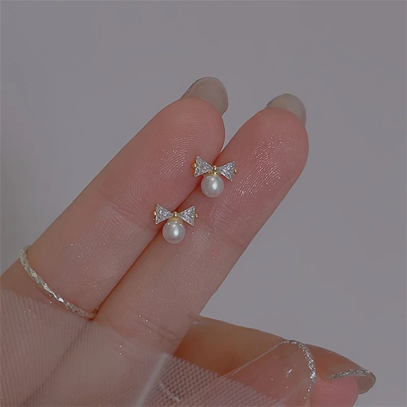 1 par de pendientes colgantes de perlas de imitación con lazo de circón sintético con incrustaciones Retro francesas para mujer, versátiles para uso diario, novedad de 2024