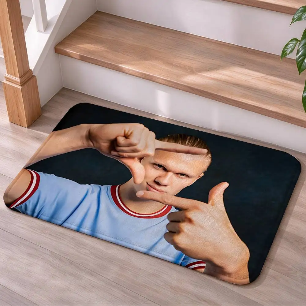 E-Erling H-Haaland EH-9 Norwegian-Girl Short Plush Non-Slip Floor Mat, Easy to Clean, for Bathroom Door & Bedroom Door