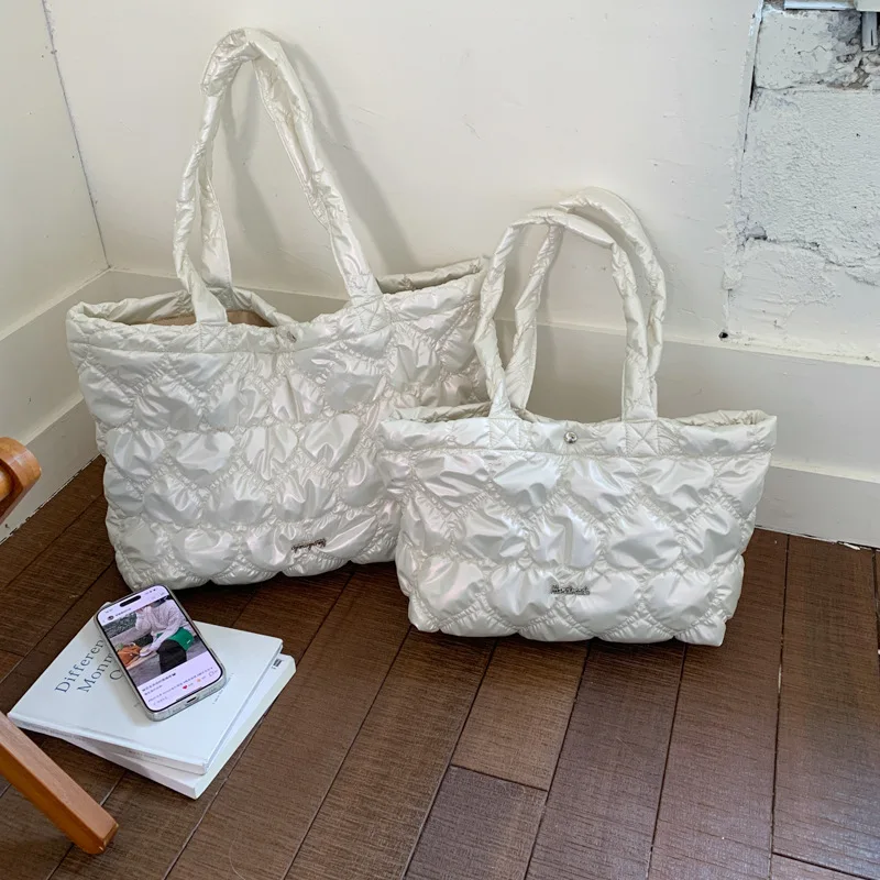 

Shoulder Messenger Bag Cotton Clothing Bag Large Capacity Commuter Tote Bag Versatile Essential Bag