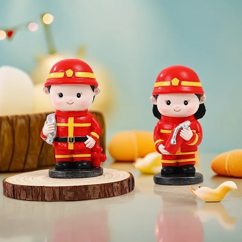 هدايا عيد الميلاد دمية رجال الاطفاء يدوية الصنع مكتب هدايا العيد الراتنج الحرف طاولة طعام الحلي المركزية غرفة المعيشة دراسة سطح المكتب الحلي سيارة الحلي