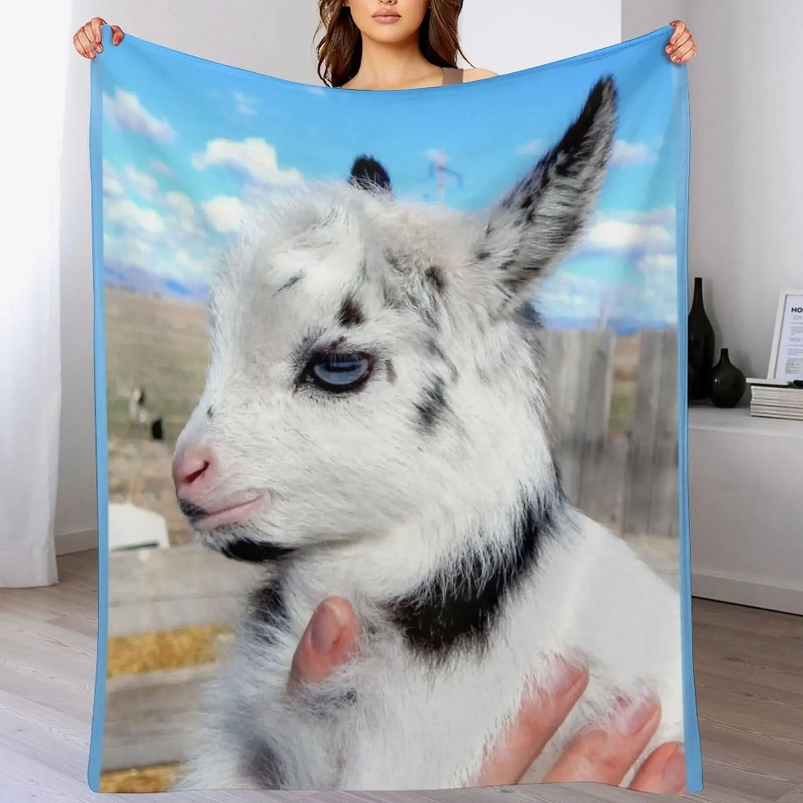 

blue eyed goat Throw Blanket No Pilling Soft Warm Blanket for Bed