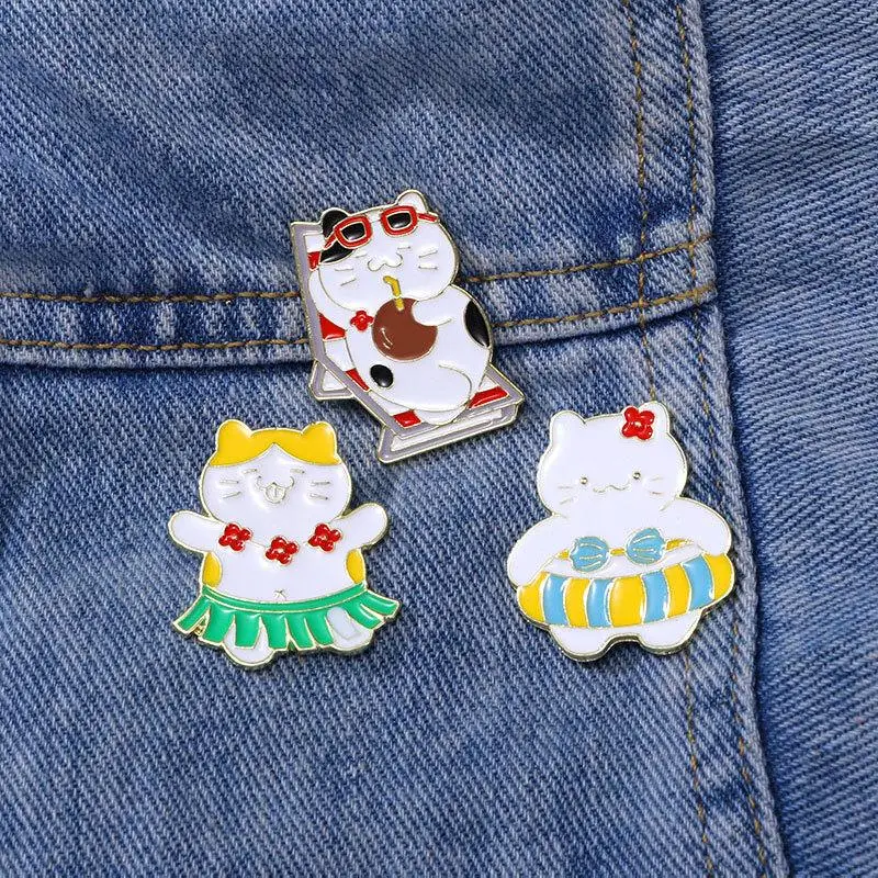 Cute Cartoon White Cat Enamel Brooch Creative Animal Summer Beach Series Sun Bathe Lapel Pin Badge Backpack Clothing Accessories