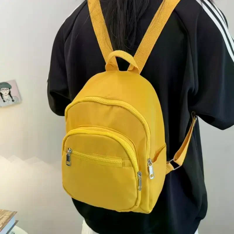 حقيبة ظهر نسائية صغيرة الحجم بتصميم عصري وخفيفة الوزن ومتعددة الجيوب للسفر #3