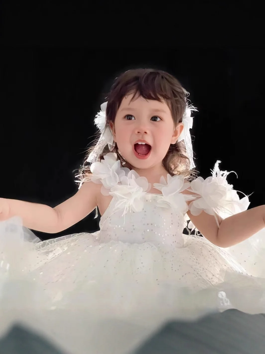 jdy-trending-angel-style-flower-girl-dress-feather-tulle-embellished-white-gown-for-wedding-party