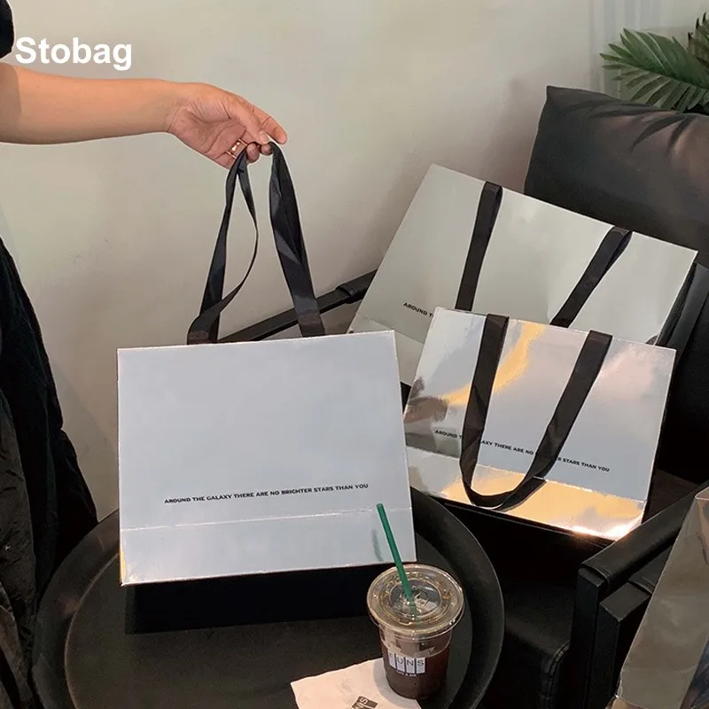 Imagem -02 - Stobag-bolsa de Compras Personalizado Sliver para Mulheres Tote Ombro Roupas Plásticas Pacote de Presente Bolsa Feminina Portátil Logotipo Personalizado Taxa Extra