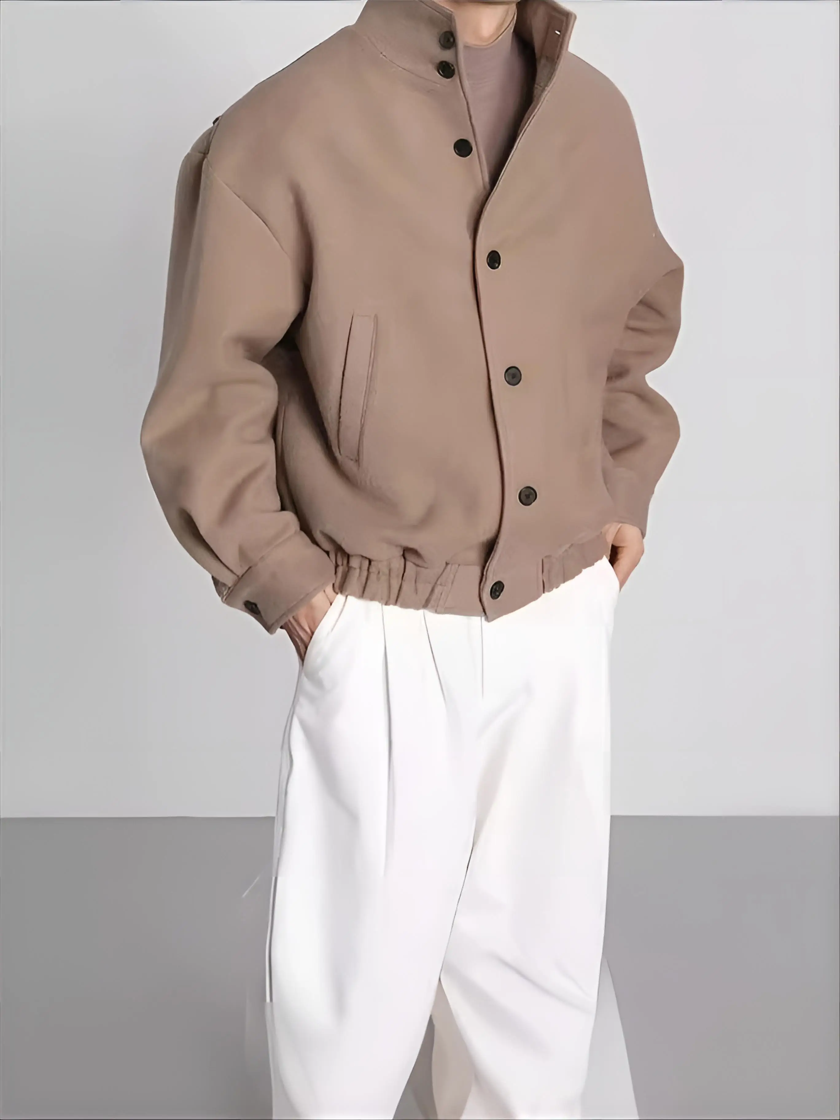 

Мужское классическое двубортное пальто из шерстяной смеси в клетку с традиционной застежкой на пуговицах