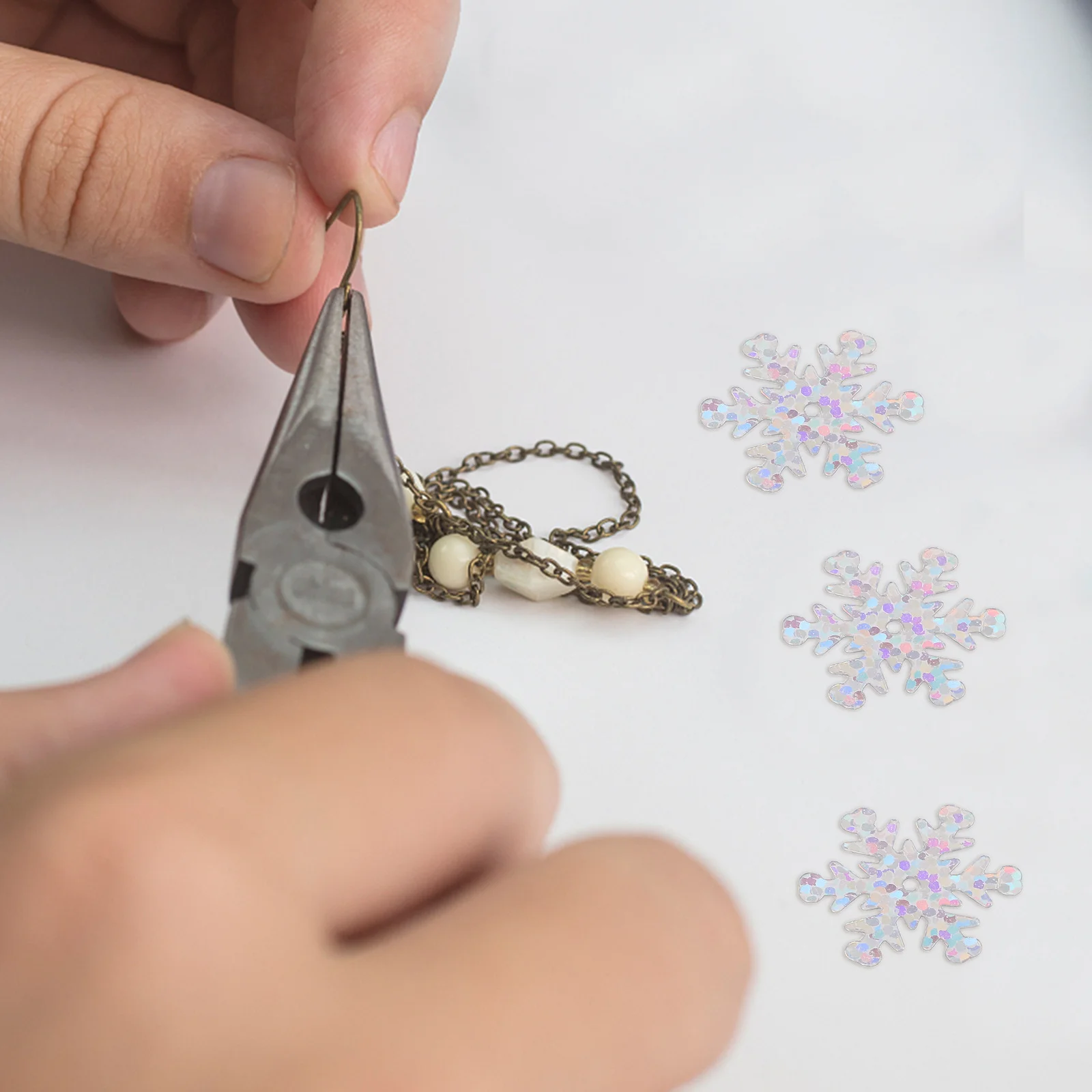 

30g Snowflake Glitter Sequins Iridescent Sparkling Confetti for DIY Christmas Holiday Crafts Table Decoration Winter Ornaments