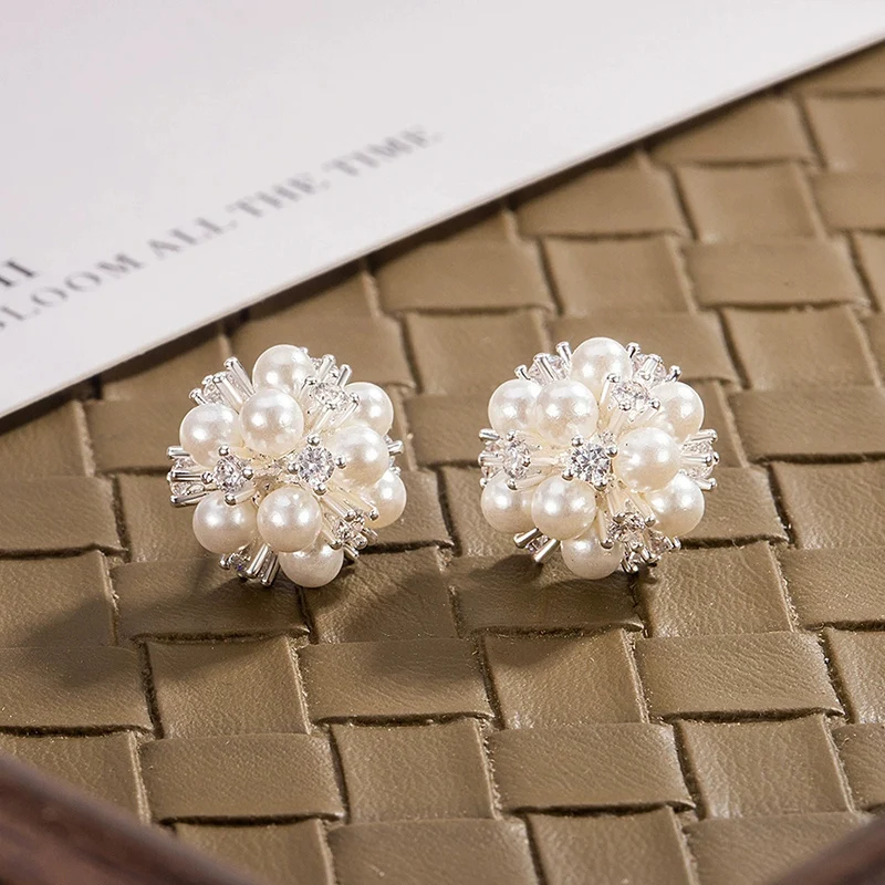 New Summer French Exquisite Pearl Hydrangea Earnail High Quality Small and Luxurious Earaccessory for Women KOFSAC