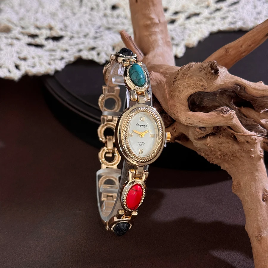 ساعة كوارتز نسائية بأحجار كريمة ملونة وسوار من سبائك الليثيوم وملمس بيضاوي وعلامة يدوية على طراز كورت فرنسي عتيق