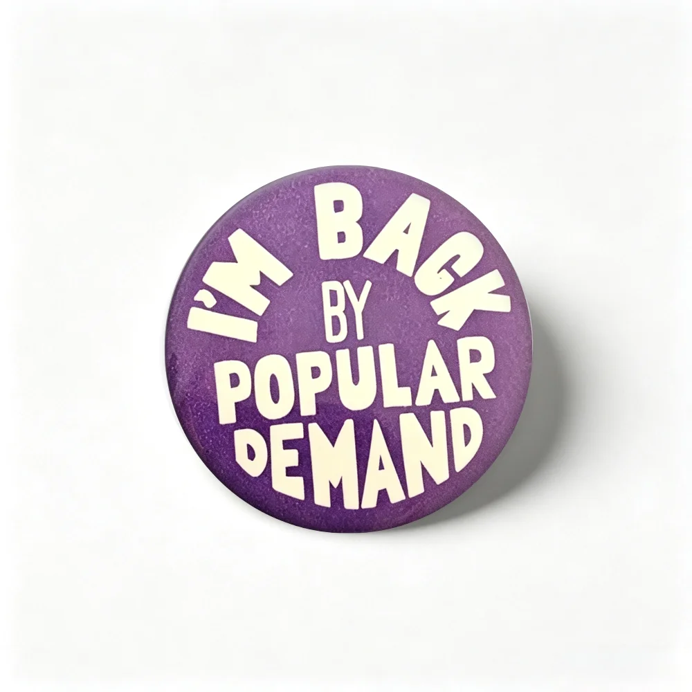 Badge en fer blanc avec texte, broche ronde 32/44/58 mm, broche de revers "I'm Back" à la demande populaire, cadeau décoratif sur fond violet