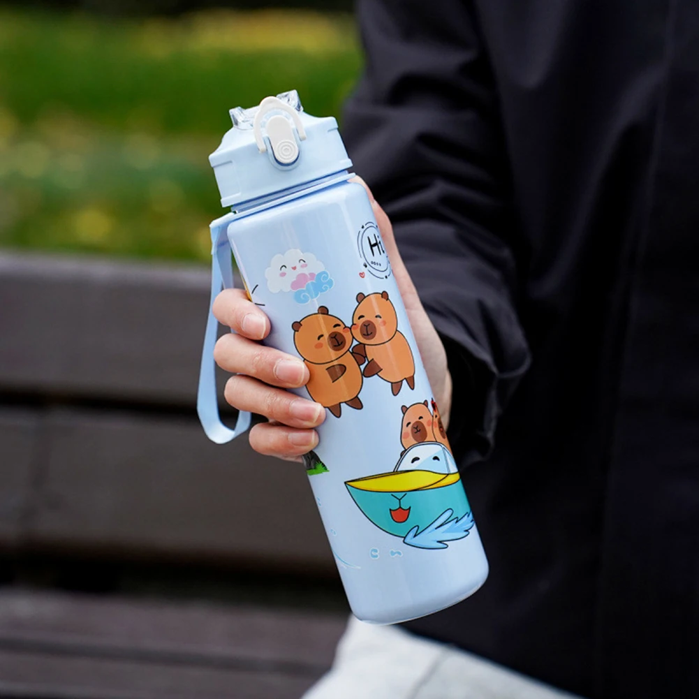 700 ml Capybara süßer Wasserbecher mit Strohhalm und Griff, Sportwasserflasche, tragbare Trinkflasche für Jungen und Mädchen, täglicher Gebrauch