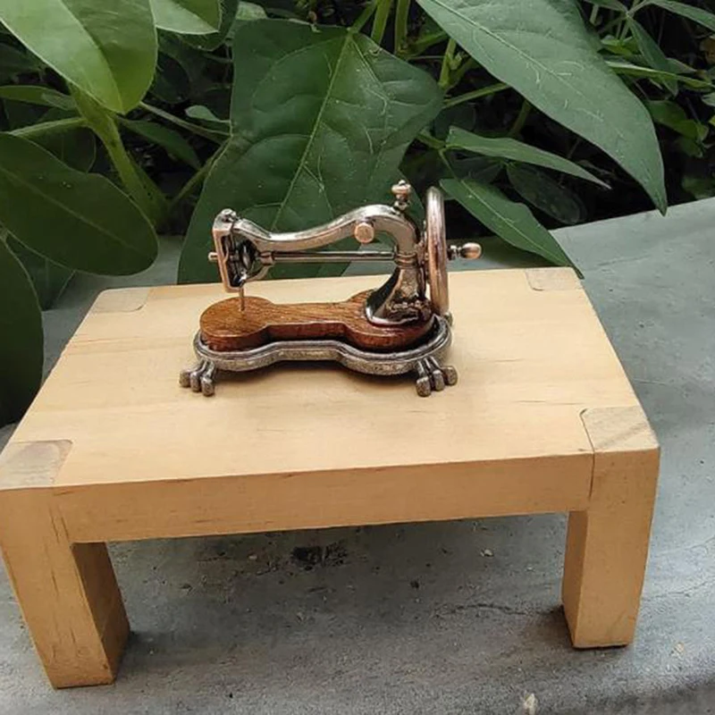 1Pc Dollhouse Miniature Sewing Machine Model 1:12 Mini Furniture Tailor Toy Doll House Decor Accessories