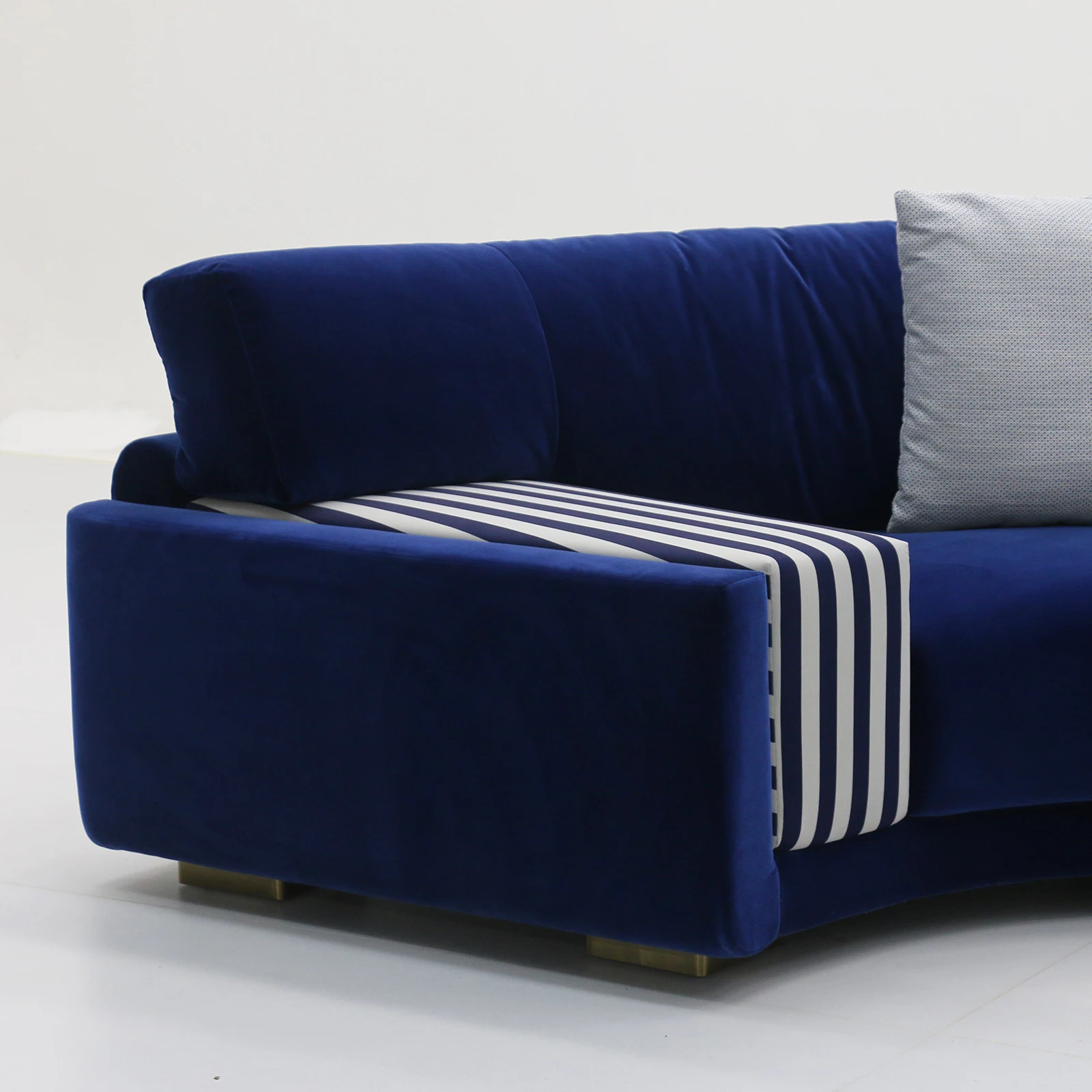 #Factory Custom Luxury Modern Curved Sofa Sets Living Room Furniture High End Couch Sofa for Villa Apartment