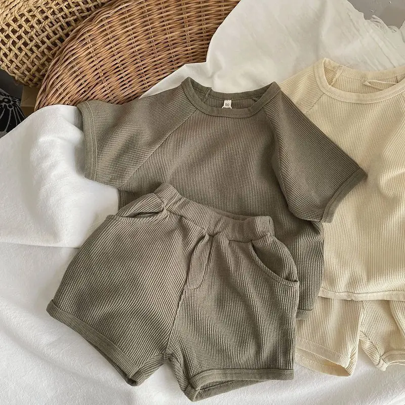 赤ちゃん用の無地のワッフルスーツ,男の子用のTシャツとショーツのセット,ルーズフィットの服,子供服,夏用,2個