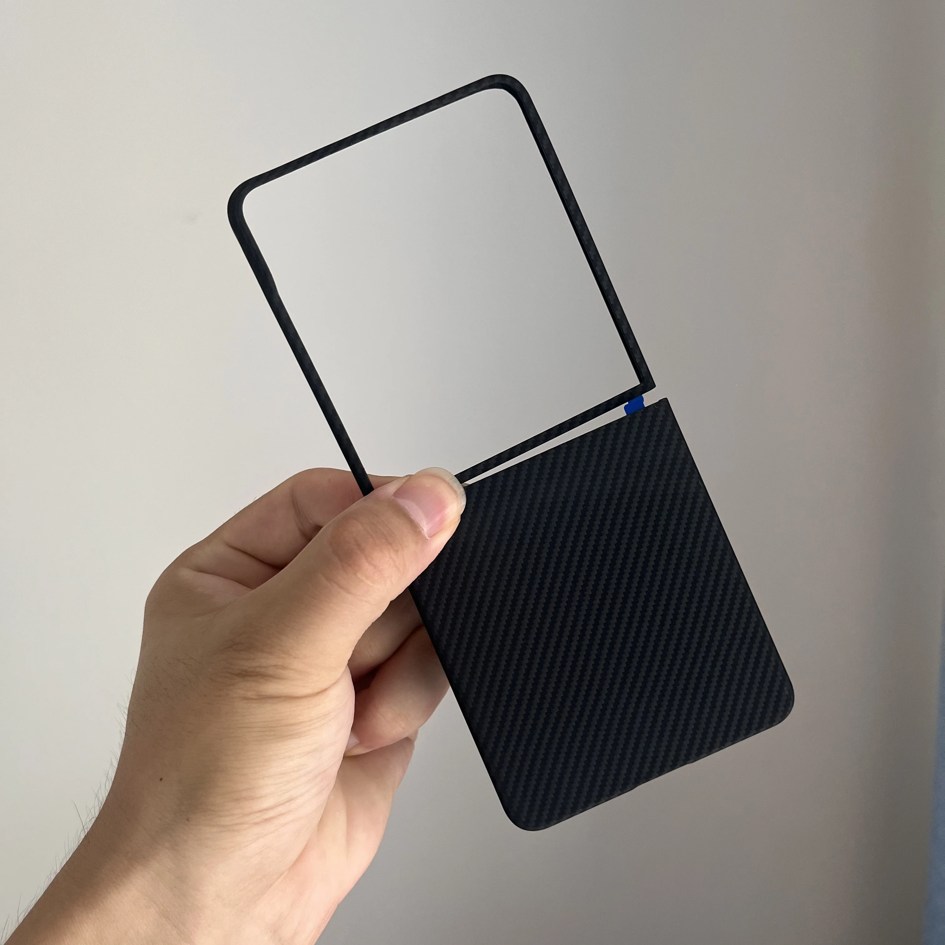 Etui z prawdziwego włókna węglowego do Samsung Galaxy Z Flip 7/8, ultracienka osłona z włókna aramidowego do Samsung Galaxy Z Flip 7/8 — zdjęcie produktu 2