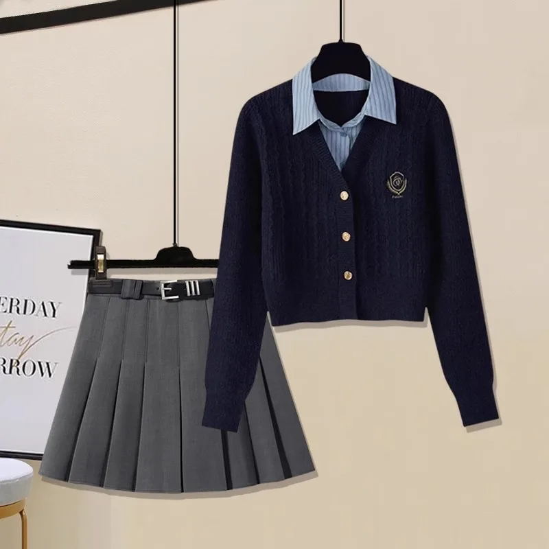 

Весенний комплект из двух предметов: вязаная короткая юбка и утепленный лонгслив из полиэстера для сохранения тепла