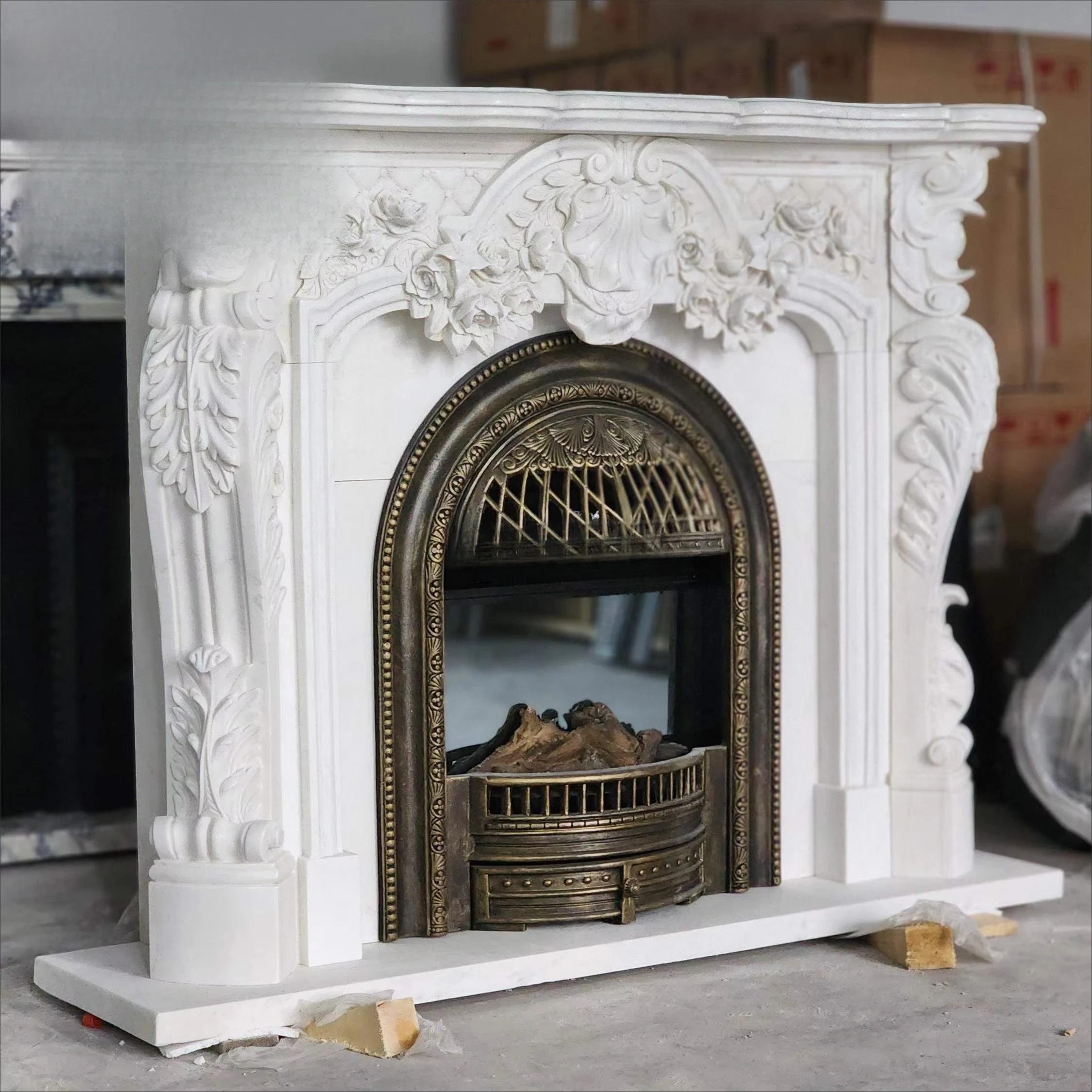 

Изысканный резной мраморный камин вокруг украшения дома