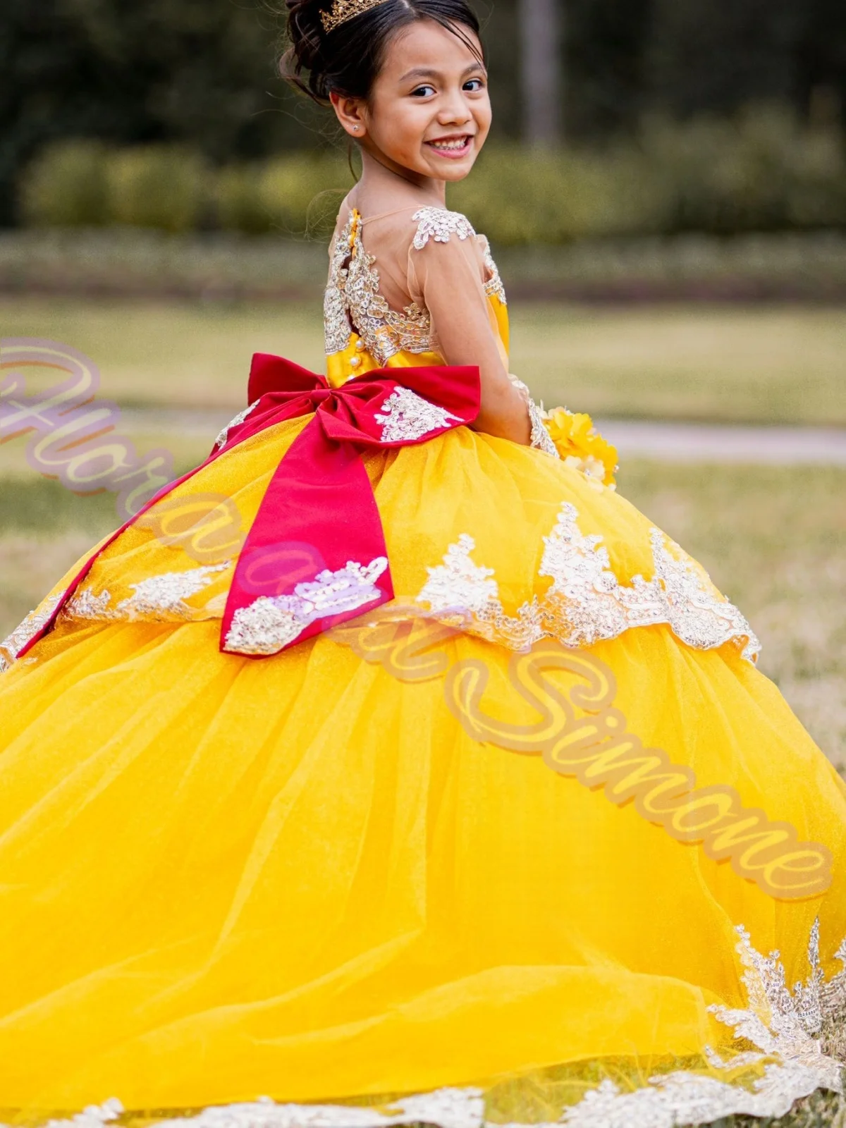 ชุดเดรสเจ้าหญิงแขนยาวปักลายสีทองหรูหราแบบสั่งทำพิเศษ ยาวกรอมพื้น สำหรับงานวันเกิดหรืองานเลี้ยงอย่างเป็นทางการ