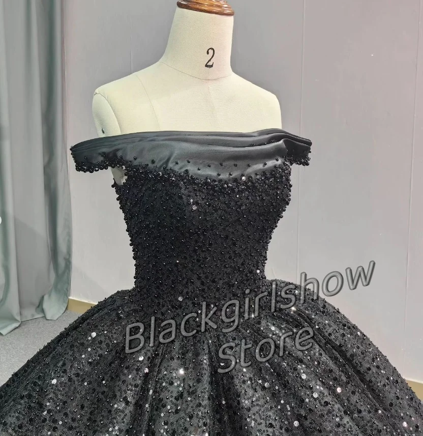 Vestido De princesa para quinceañera, traje De lujo con apliques De lentejuelas incrustadas, un hombro, elegante, color negro, 2024