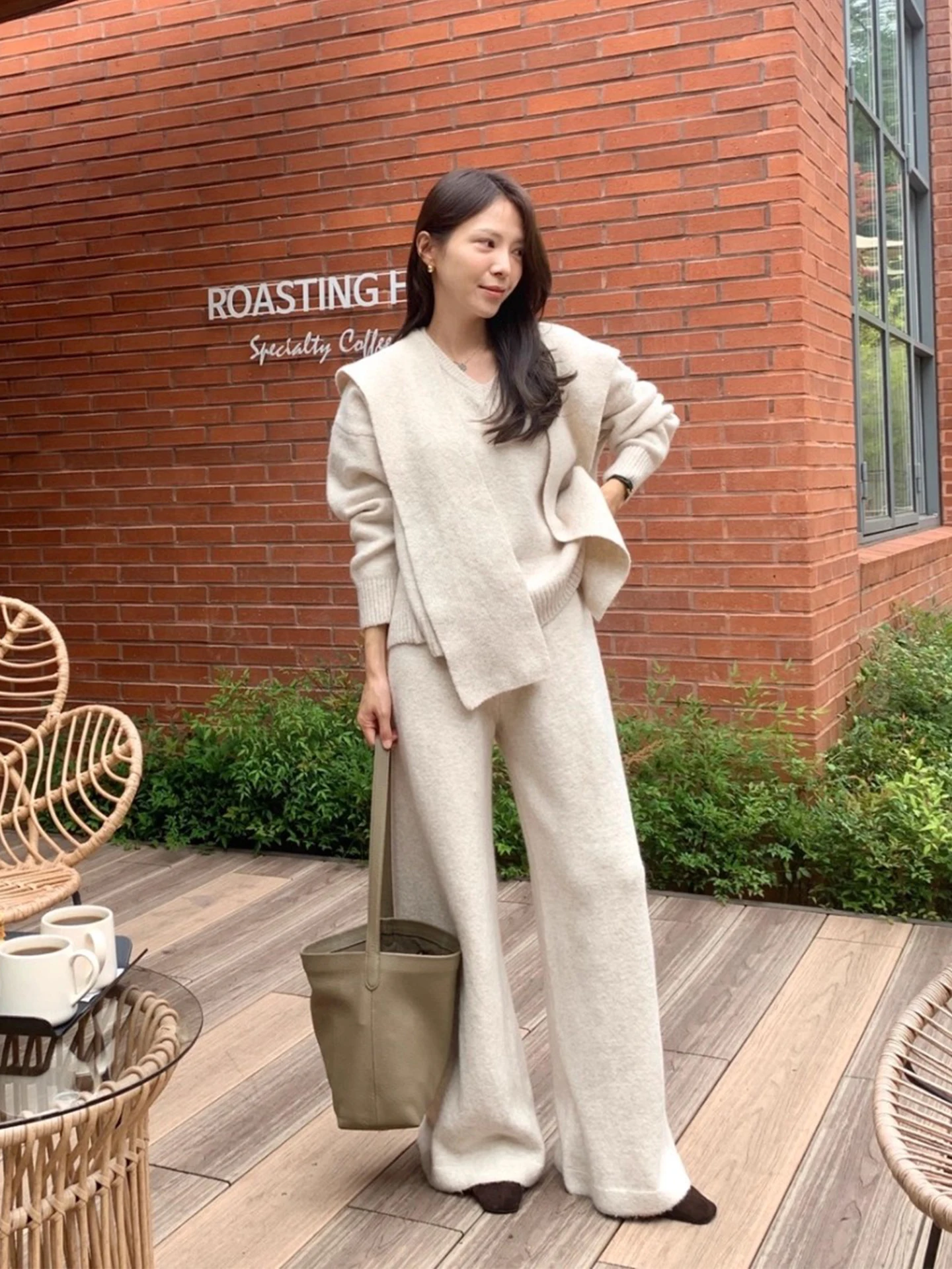 

Мягкий уютный женский вязаный свитер, свободные повседневные длинные брюки, комплект из футболки, зима 2025 года, брюки с высокой талией V-Ne Faion Ense...