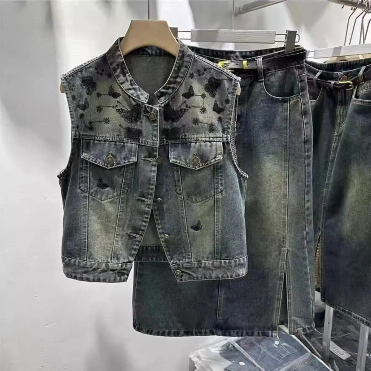 Embroidered short retro denim vest 2024 new autumn stand-up collar vest loose sleeveless top jacket women