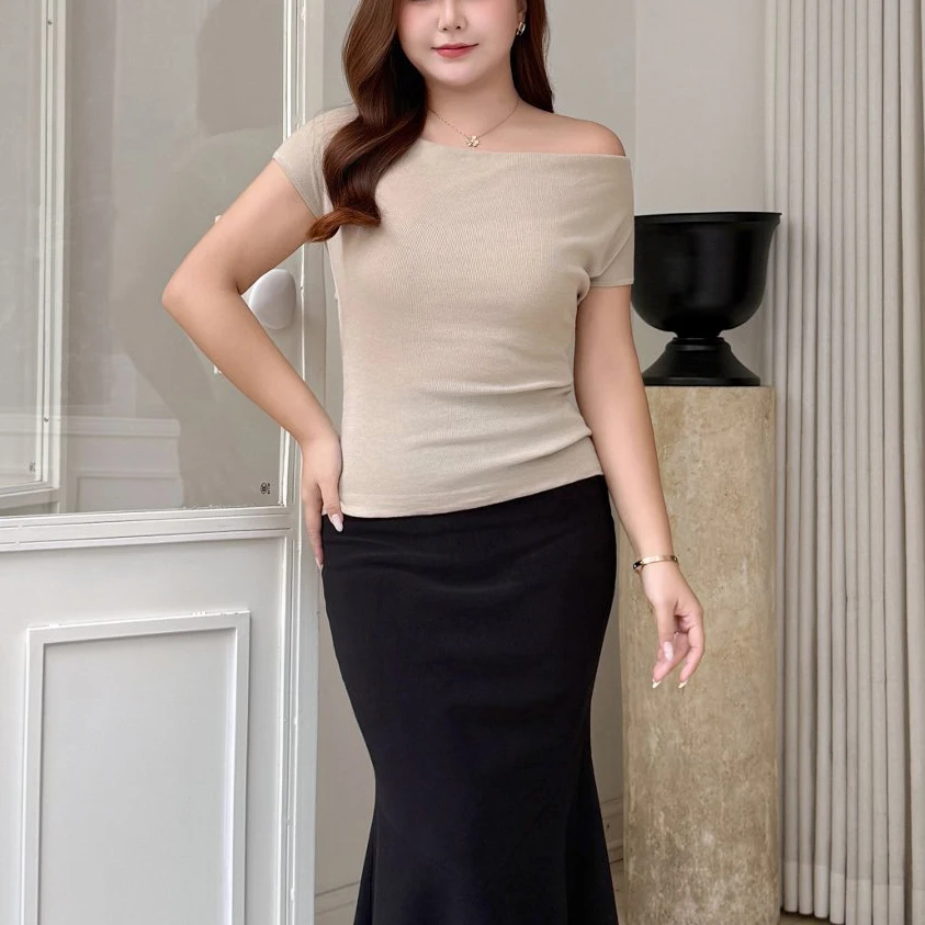 

XXXXL Fashion Plus Size Woman Clothing Tank Top Premium Knitted Sleeveless Vest With swing-neck And off-the-shoulder Design 9507