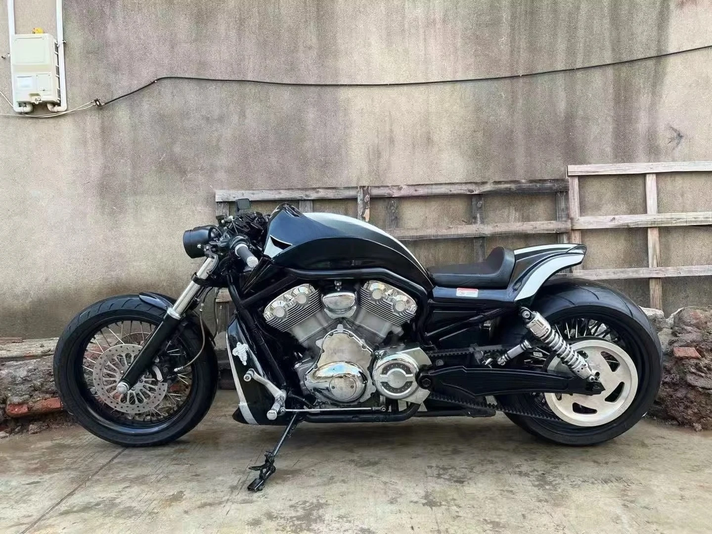 Rs 1250 black wide tire, air suspension, star forged wheels, high specification chip key
