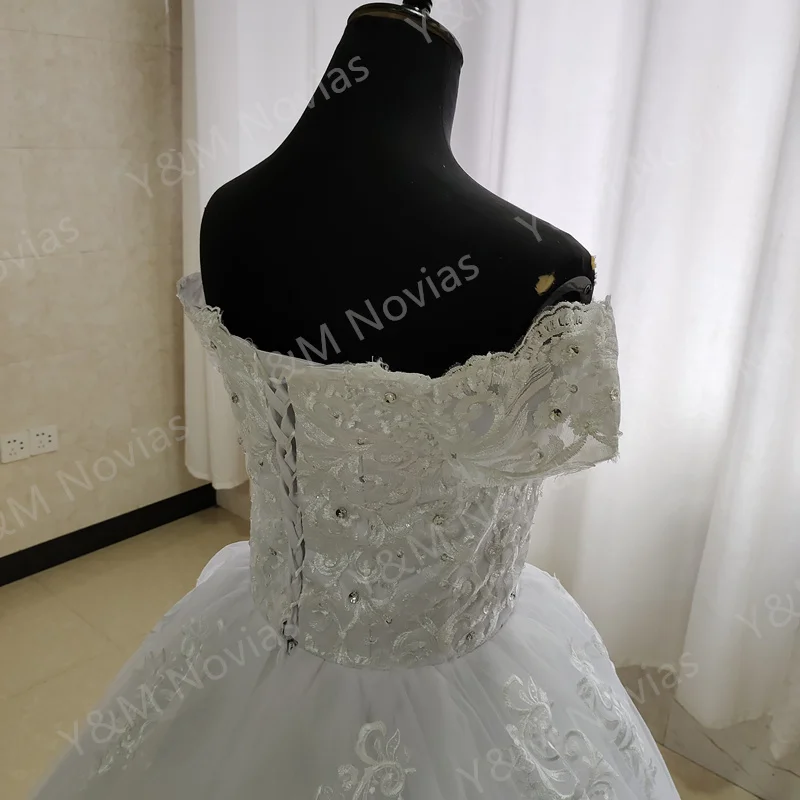 Y & m Novias جديد قبالة الكتف Vestido De Noiva الأبيض العاجي حجم كبير فساتين الزفاف الفاخرة الدانتيل الكريستال حافة للعرائس الثياب