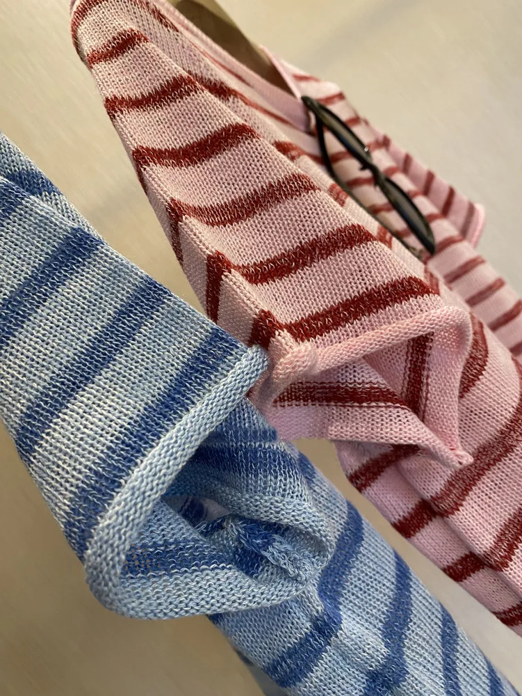 T-shirt in maglia allentata a maniche corte con scollo tondo a righe casual da donna estiva