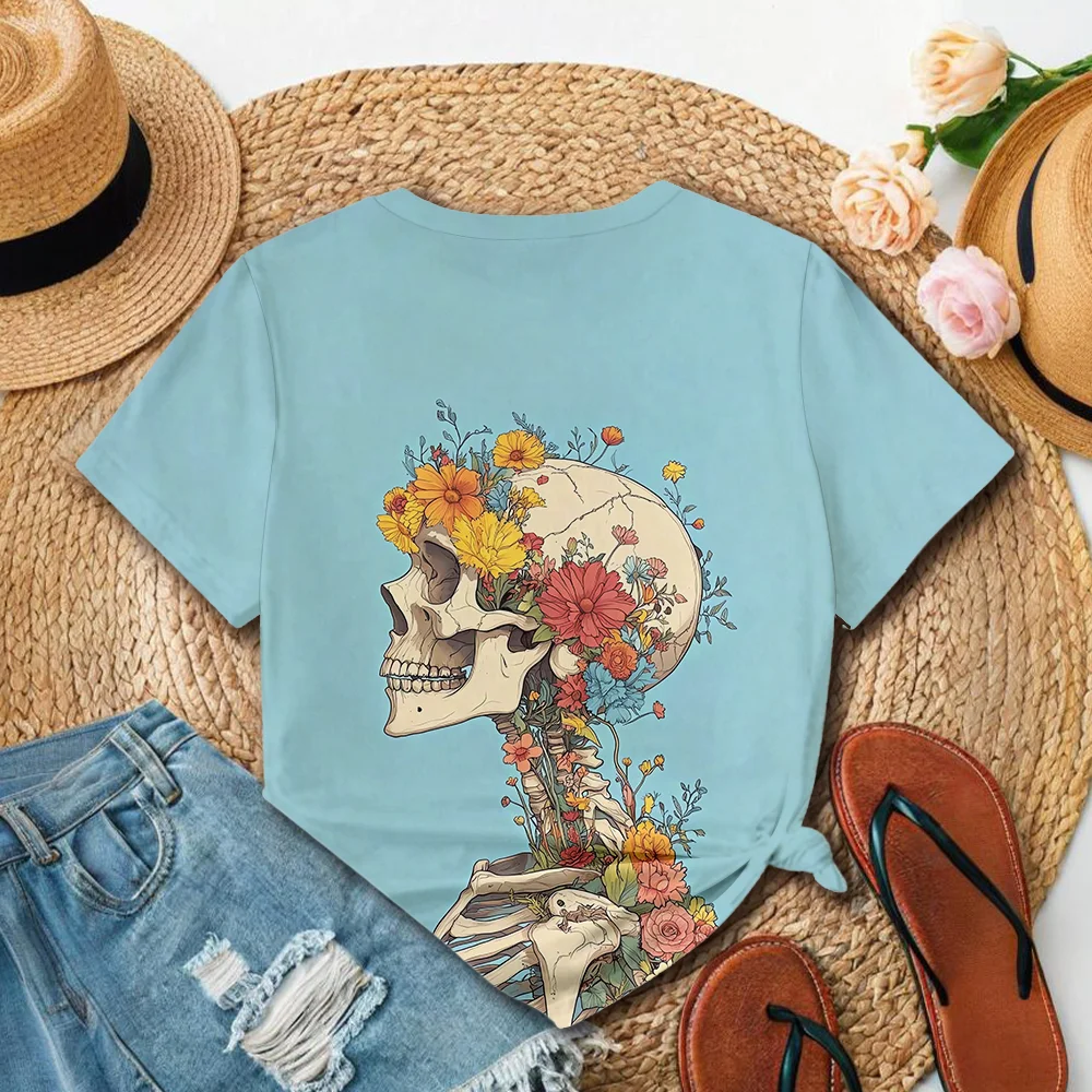 Hellblaues Damen-T-Shirt mit Totenkopf- und Blumenkunstdruck, lässiger Alltagsstil, Rundhalsausschnitt, kurzärmliges Oberteil für den täglichen Gebrauch