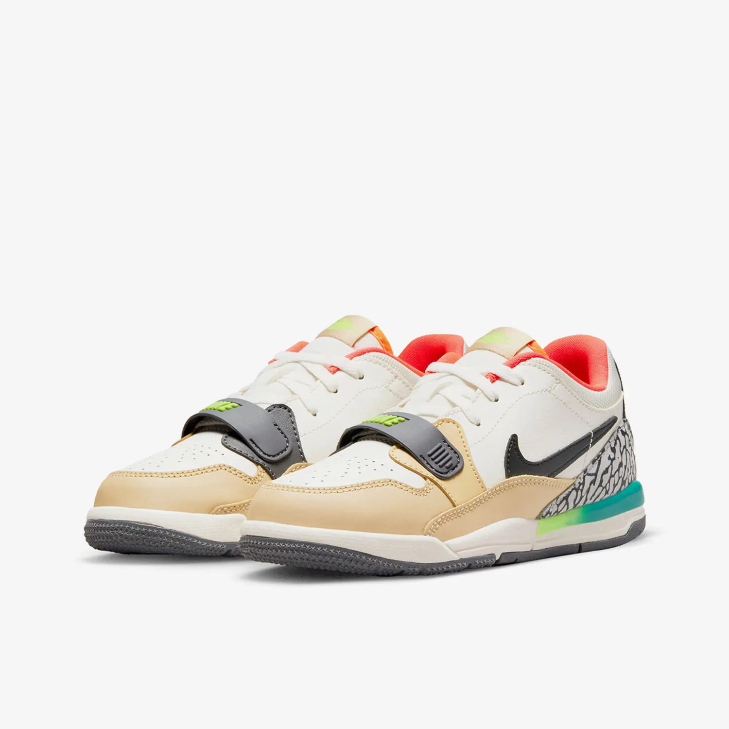 

Детская спортивная обувь Nike Authentic JORDAN LEGACY 312 LOW DZ2766-101