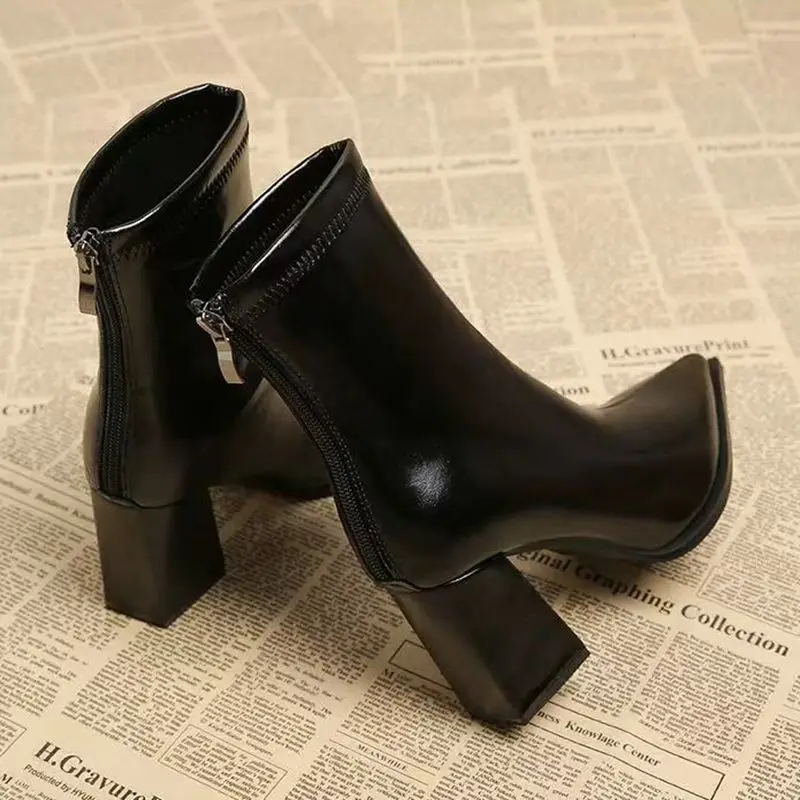 Herbst- und Winter-Damenstiefel: Vielseitige, modische High-End-Spitzstiefeletten 2025 – Neue französische Eleganz mit dickem Absatz – Detail 8
