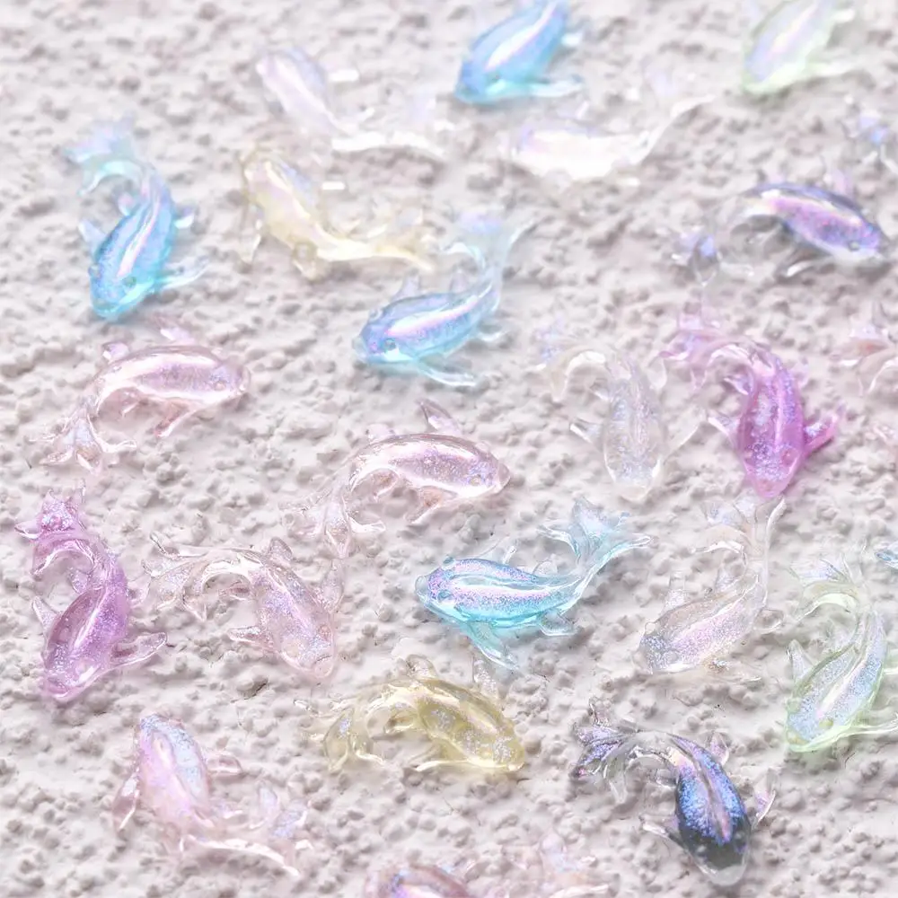 งานศิลปะตกแต่งด้วยคริสตัลรูปปลาทอง งานฝีมือตกแต่ง DIY สำหรับสมุดภาพ คริสตัลรูปปลาทองสำหรับตกแต่งเล็บ รูปปั้นปลาทองเรซิ่น