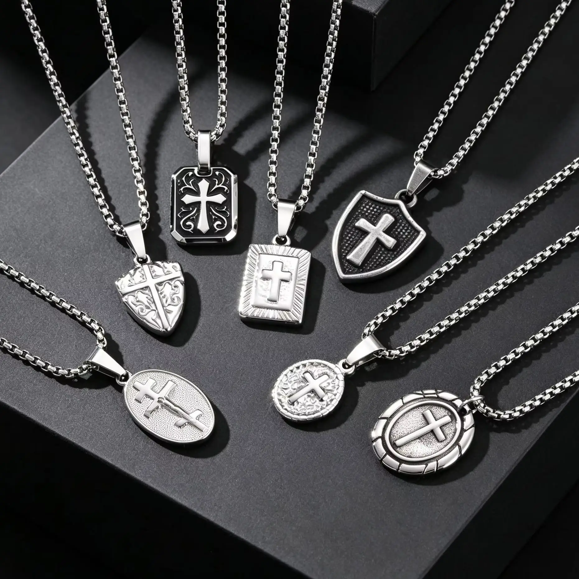 Collier Pendentif Croix Unique en Acier Inoxydable avec Texture Gravée Noire, Bijou Religieux Chrétien de Prière