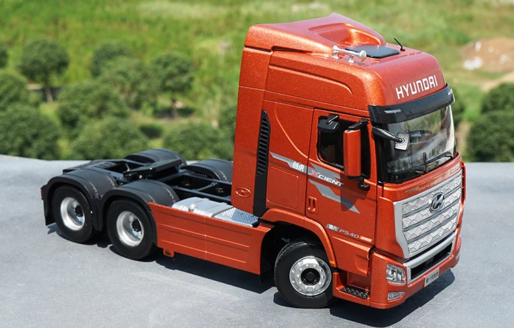 1:24 Originele Hyundai Chuanghu Tractor HYUNDAI Nieuwe Generatie Chuanghu Legering Vrachtwagen Tractor Model