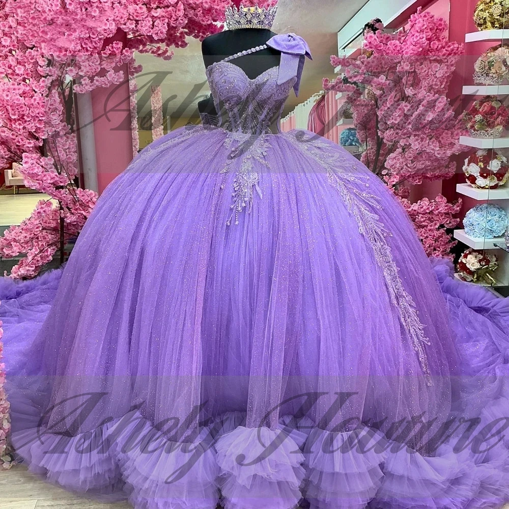 Robes de Quinceanera personnalisées lavande pour filles de 15 à 16 ans, asymétrique épaule dénudée, perles appliquées, robe de bal à volants, robe de bal, 2025