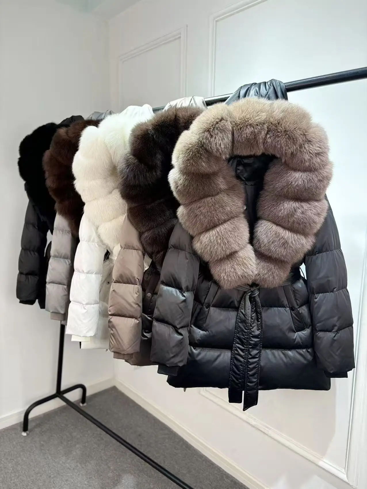 الجملة 2025 الشتاء الفضة الطبيعية الثعلب الفراء مقنعين 90% أوزة أسفل سترة المرأة سميكة معطف دافئ مقاوم للماء مربوط سترات