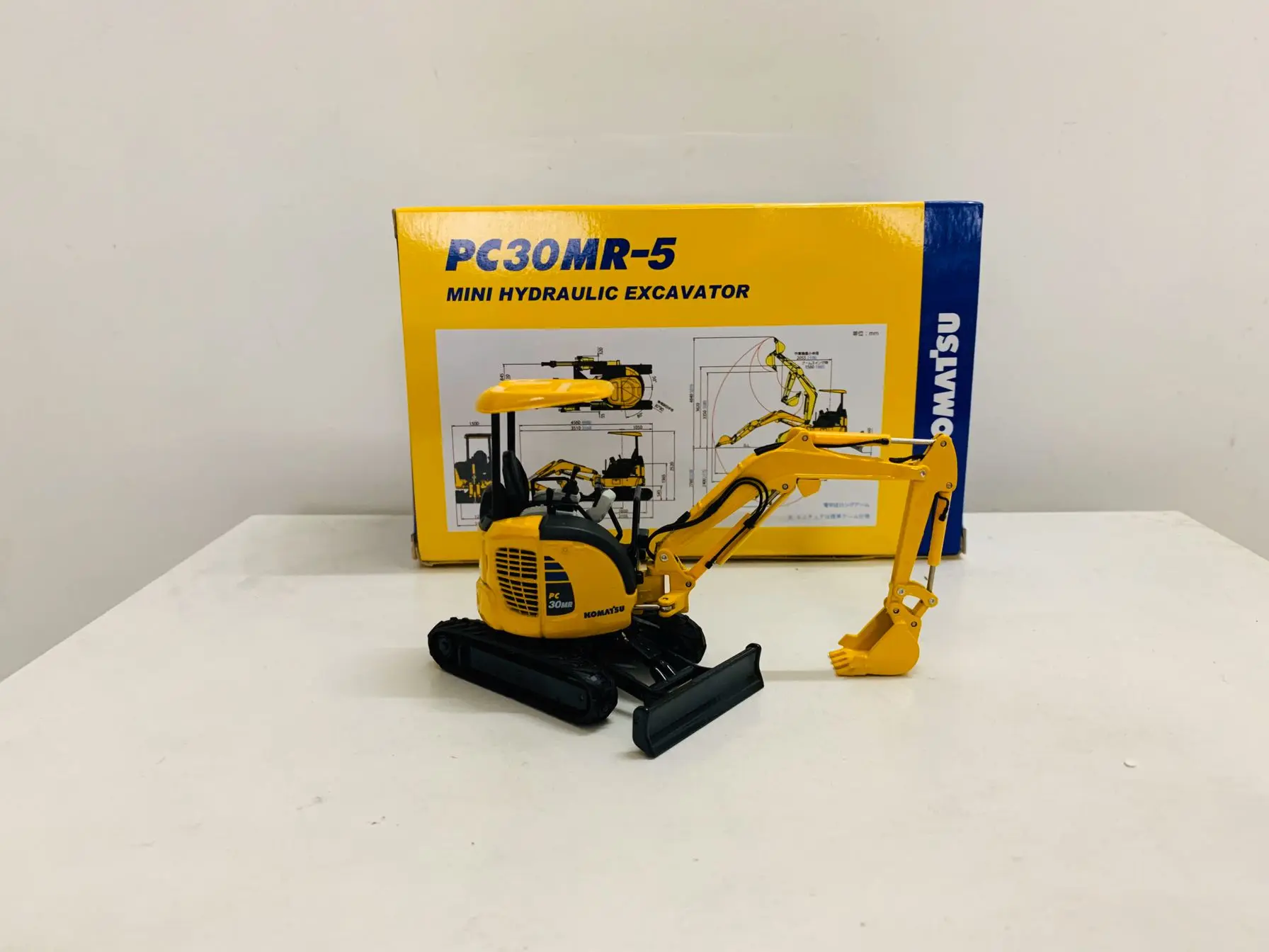 Miniexcavadora hidráulica de PC30Mr-5, escala 1:32, modelo de colección fundido a presión, nuevo en caja