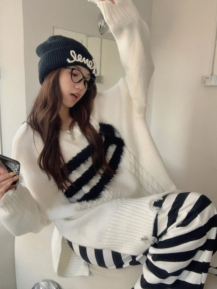 Knitted Sweaters for Women White Round O Neck Torn Female Pullover Graphic Clothes Fashion 2024 Light Trend Japanese Style Fall