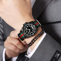 Nouvelle montre de calendrier à bracelet en nylon pour hommes à la mode, montre à quartz légère de nuit pour hommes et femmes d'affaires luxueuse et simple 4
