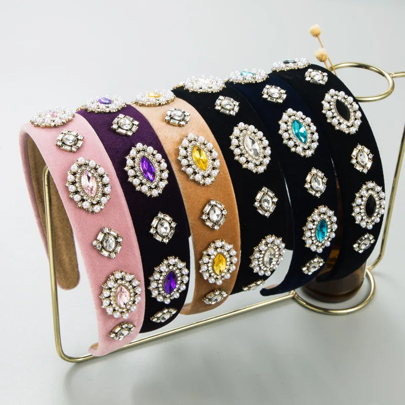 

Retro Baroque Velvet Headpiece Oval Pearl Crystal Medallion Padded Headband Luxury Royal Style Photography Accessories