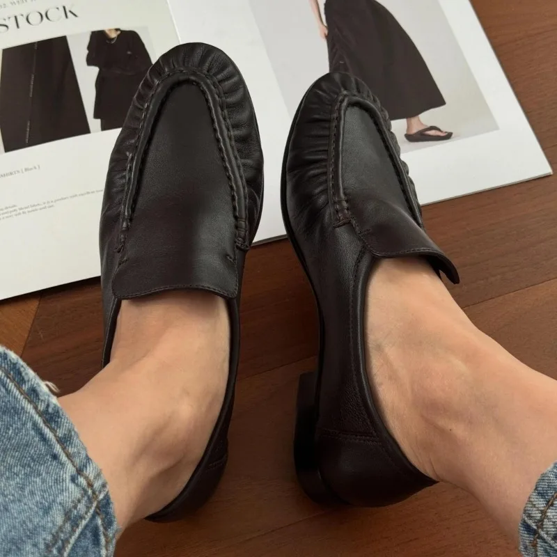 Commuting is fashionable and elegant women dress shoesRound head folds loafers for women office shoes for women Cosy Soft