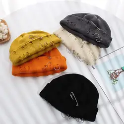 Chapéu feminino monocromático rasgado de malha, chapéu de lã quente, gorro outono, anel de metal flangeando, gorro de caveira, hip hop, inverno