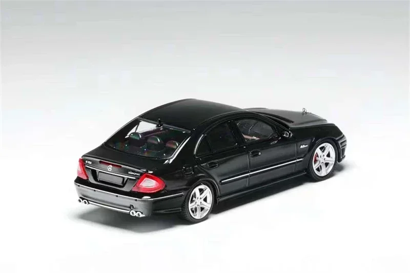 **Pre-Order** MK MODEL 1:64 E63 W211 Classic Diecast Model Car