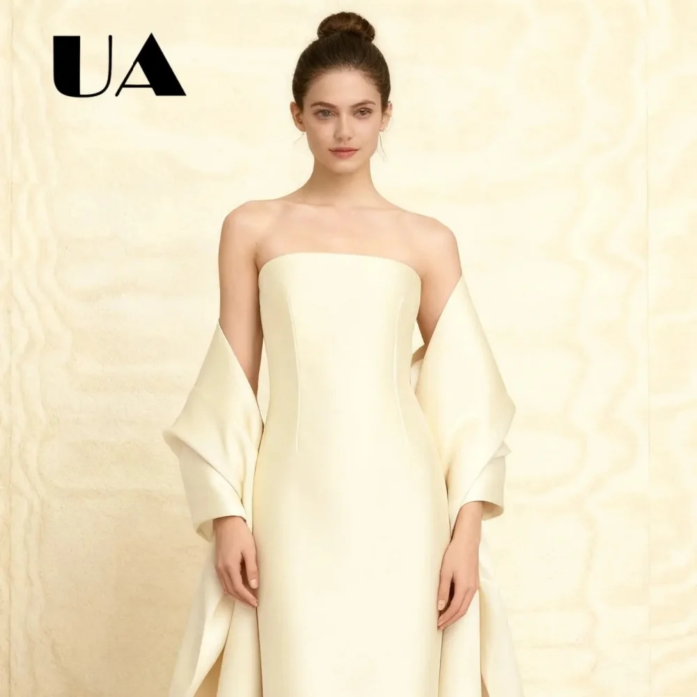 Elegantes langes Etui-Abschlussballkleid mit Umhang, solide Abendkleider in maßgeschneiderter Größe für Frauen, trägerloses, maßgeschneidertes Partykleid aus Satin